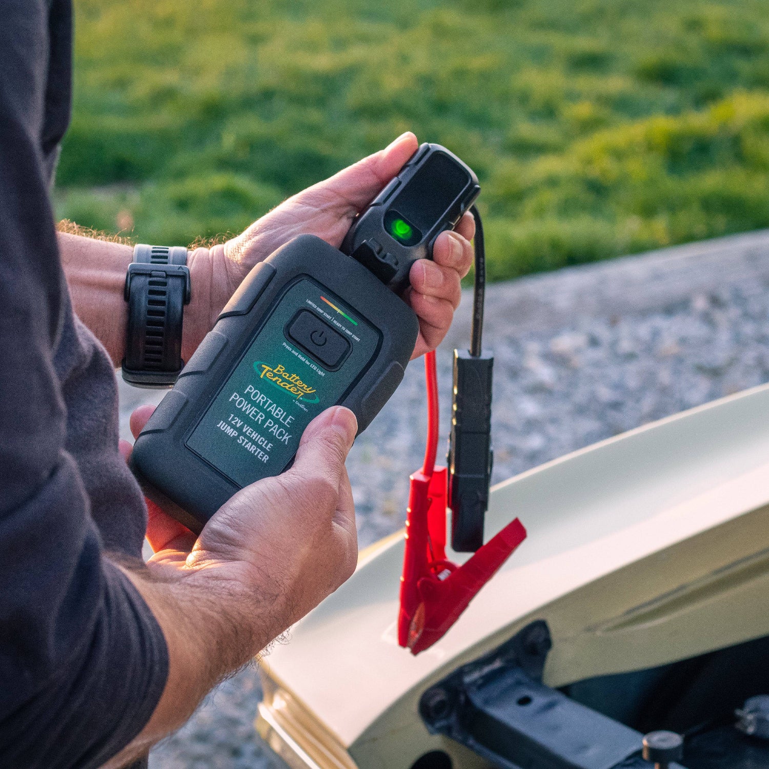 600 AMP Jump Starter - 6400 mAh Power Bank - Image 3