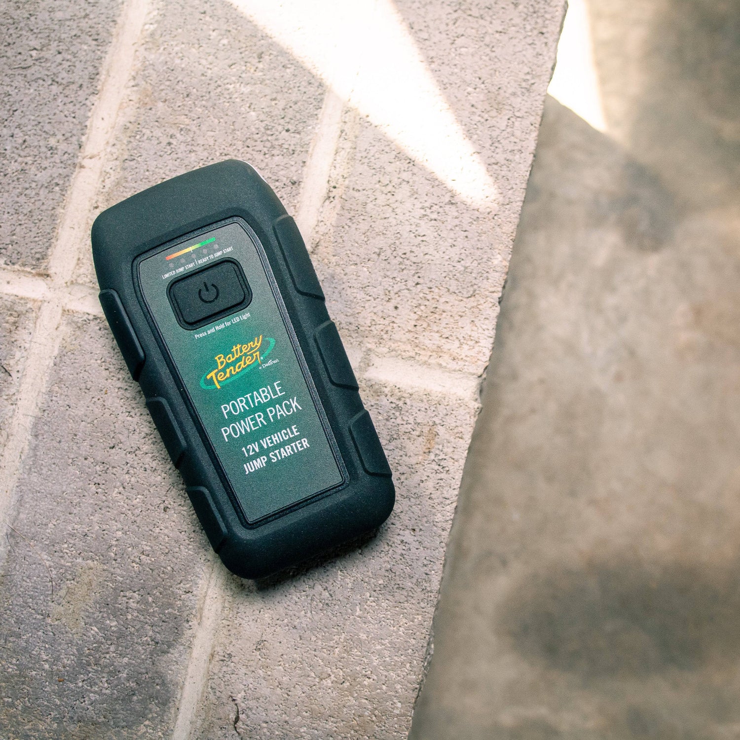 600 AMP Jump Starter - 6400 mAh Power Bank - Image 5