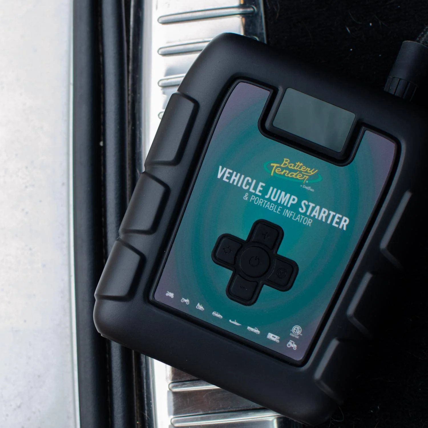 800 AMP Jump Starter and Tire Inflator - Image 4